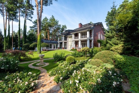 Crafting the Ultimate High-Performance Network for Luxury Homes
